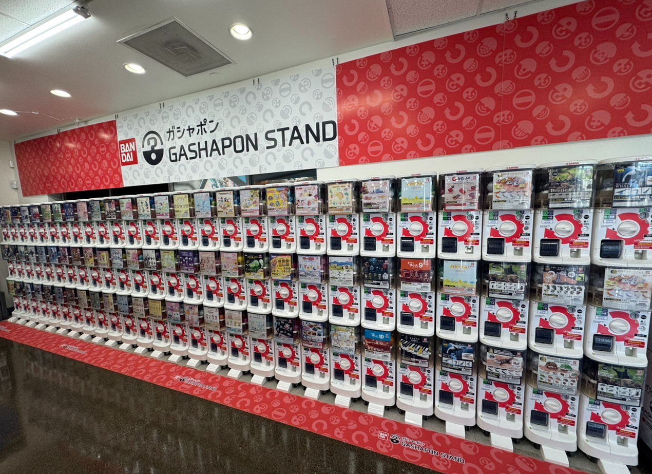 Gashapon Stand Now Open at Bookoff Phoenix on January 23 - Bandai